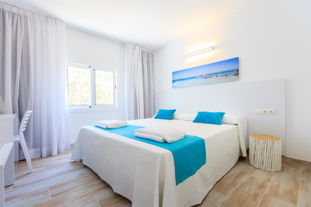 Pinos Playa Suites Playa de Migjorn Exterior foto